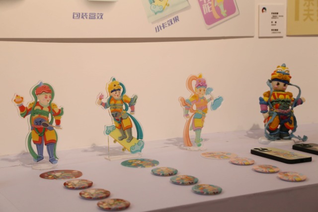 活動現(xiàn)場展出的學生作品創(chuàng)意無限，精彩紛呈（鄭逸潔 攝） (6).jpg