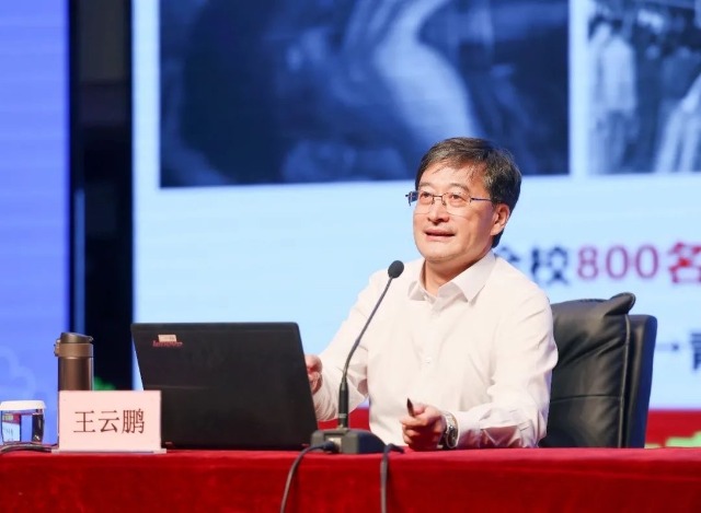 北航校長王云鵬作報(bào)告。學(xué)校供圖.jpg