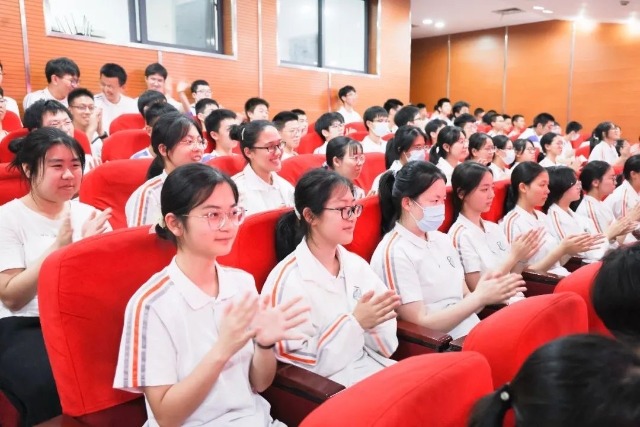 報(bào)告會現(xiàn)場。學(xué)校供圖.jpg