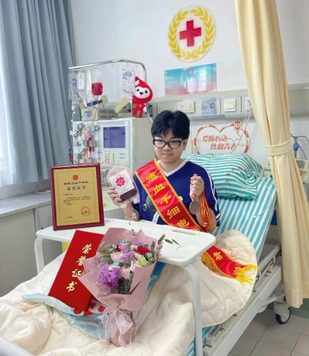 東華大學(xué)碩士生余昊楠成為上海市第655例造血干細(xì)胞捐獻(xiàn)者。楊玉璋 攝