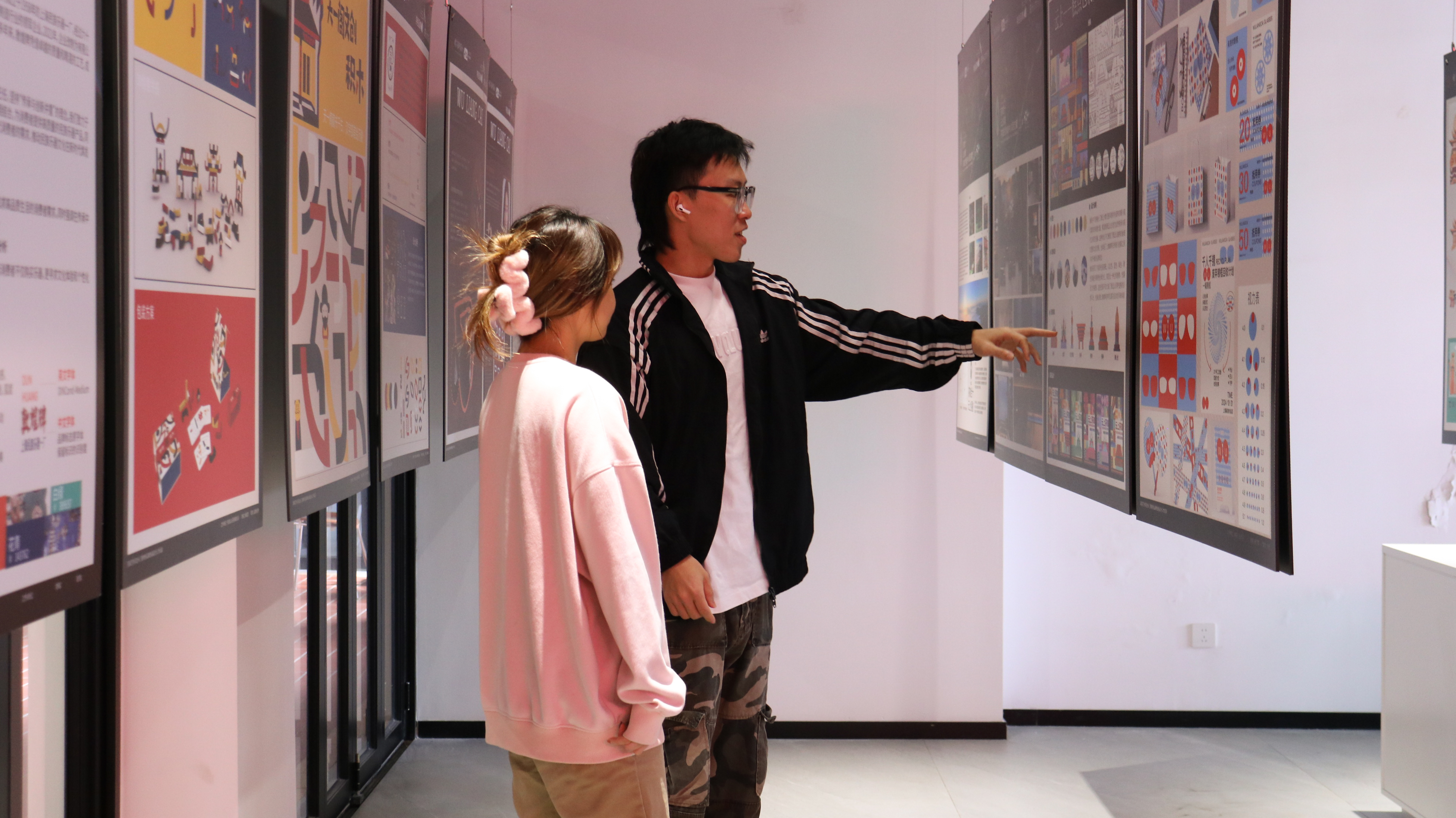 長三角特色品牌創(chuàng)新設計人才培訓”成果展現(xiàn)場 學校供圖1.jpg