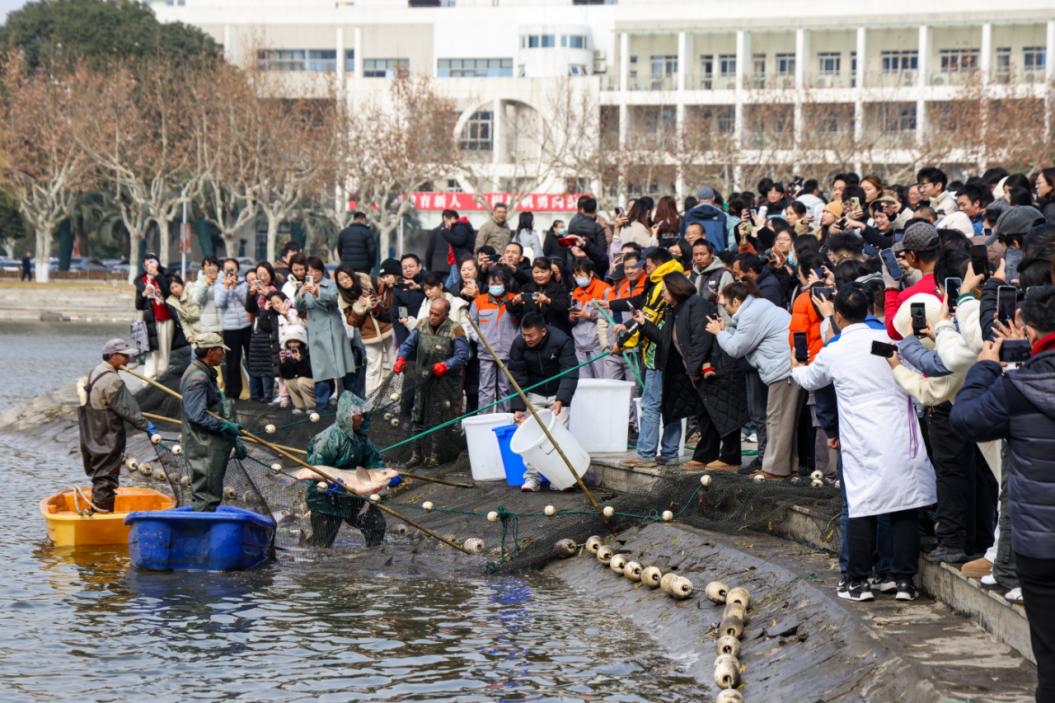 捕魚活動現場。學校供圖