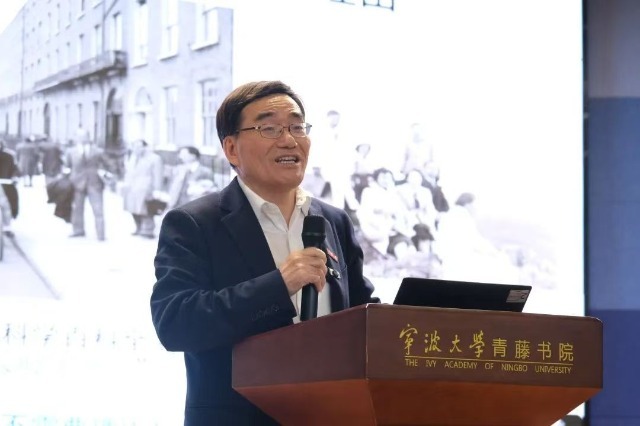 寧波大學校長、中國科學院院士蔡榮根講述科學家精神 寧波市教育局供圖.jpg